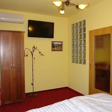 Holdlux Apartmanok Sarvar Exterior photo