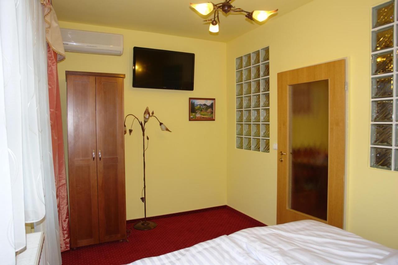 Holdlux Apartmanok Sarvar Exterior photo
