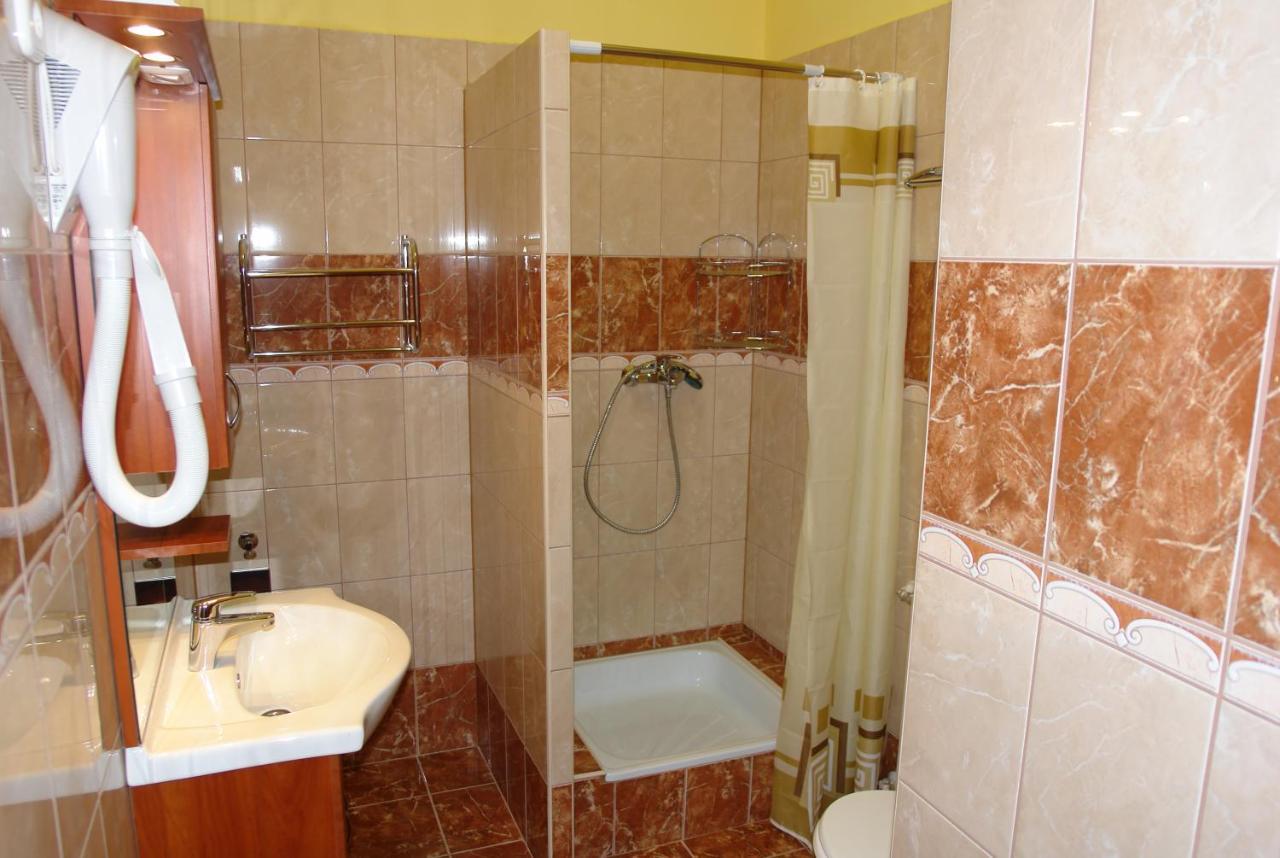 Holdlux Apartmanok Sarvar Exterior photo