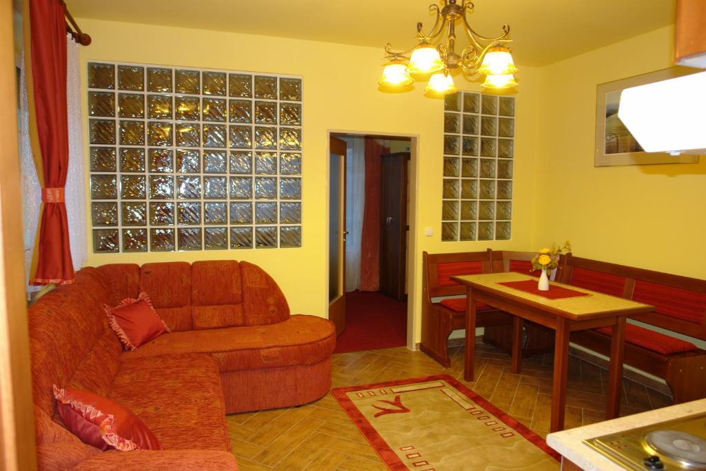 Holdlux Apartmanok Sarvar Exterior photo