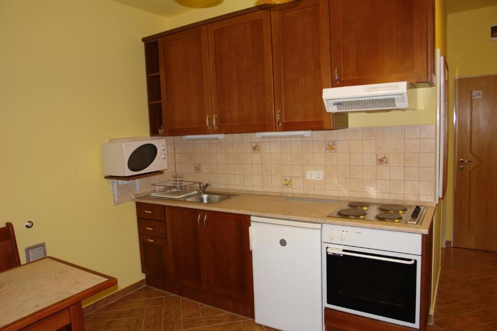 Holdlux Apartmanok Sarvar Room photo
