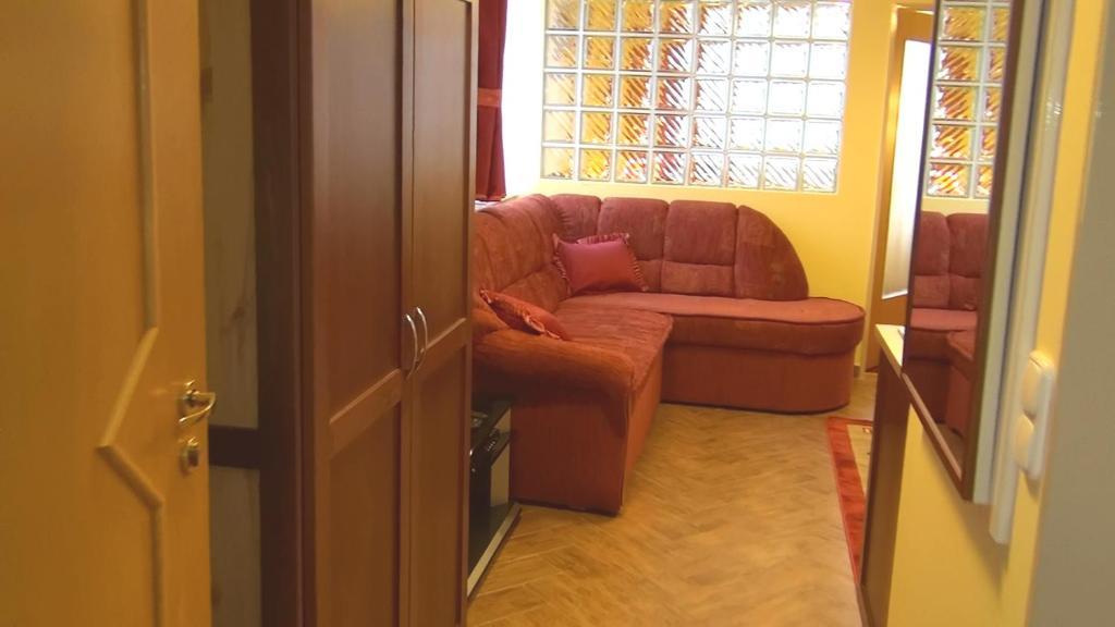 Holdlux Apartmanok Sarvar Room photo