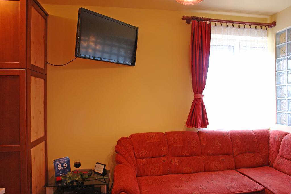 Holdlux Apartmanok Sarvar Exterior photo