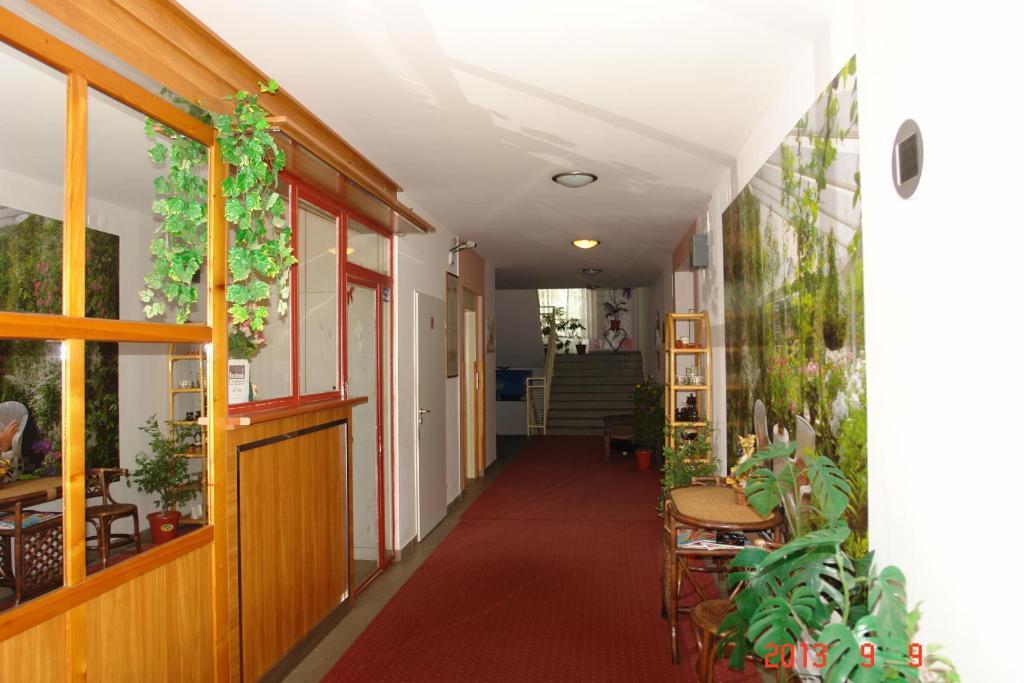 Holdlux Apartmanok Sarvar Exterior photo